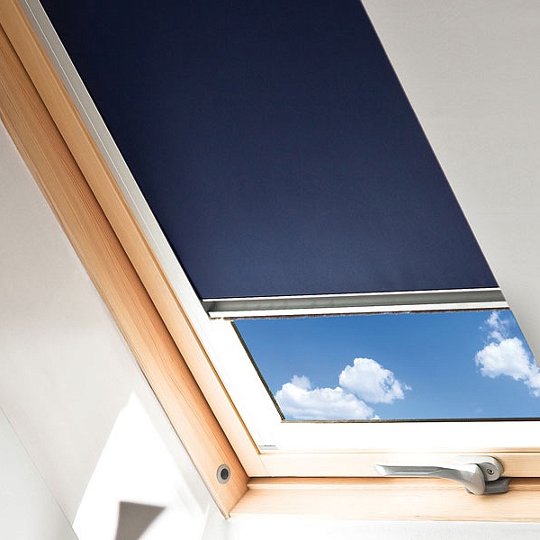 Рулонные шторы на чердаке