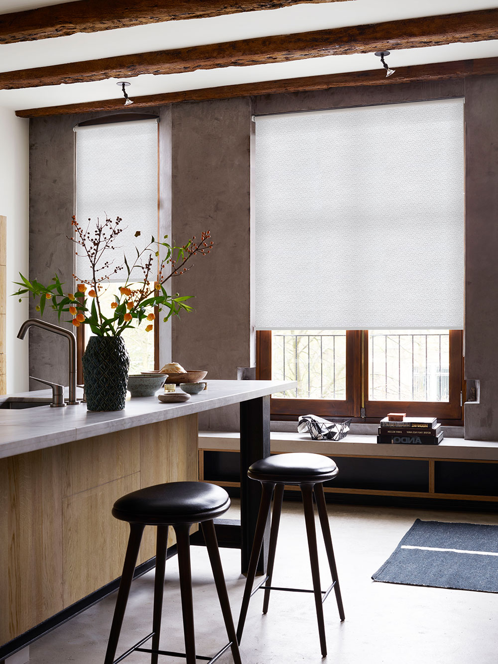 НИКА 300724 НИКА - жаккардовая ткань с ярко выраженной фактурой, похожей на вышитый узор. Особой привлекательности добавляет дизайну меланжевый фон.